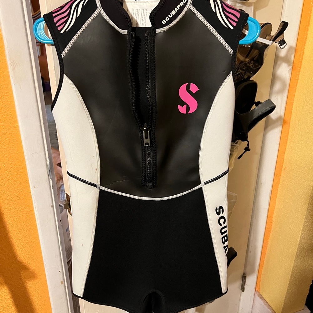 Wetsuit - Picture 2 of 2
